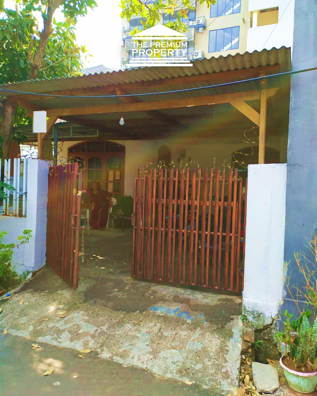 Rumah Hitung Tanah Luas 298m2 di Kebayoran Baru Selatan - SHM Langka