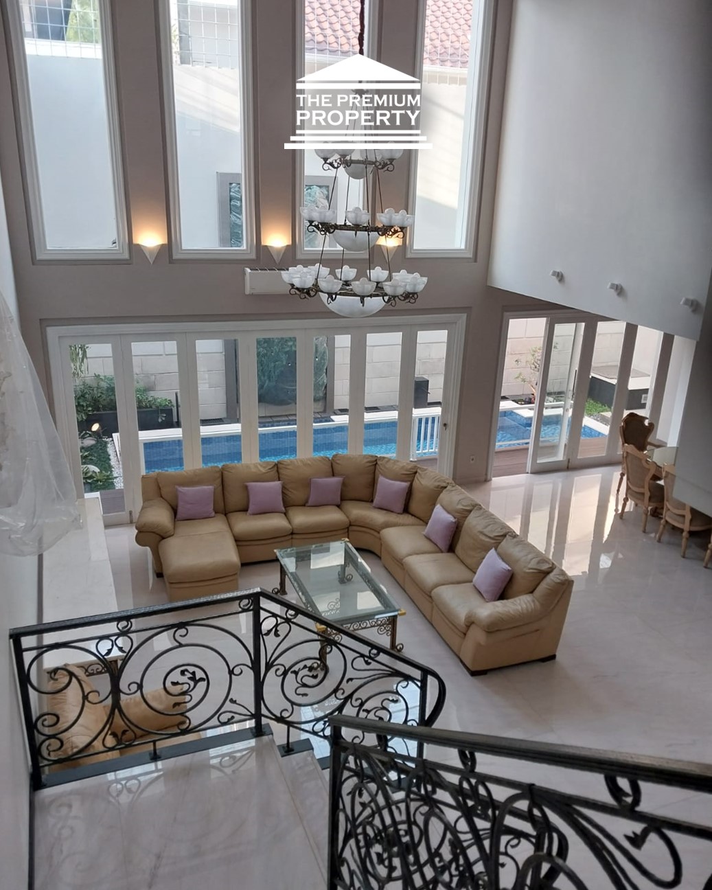 Rumah Dijual di Pondok Indah, area Favorit, Brand New, Semi Furnished, ada Kolam Renang