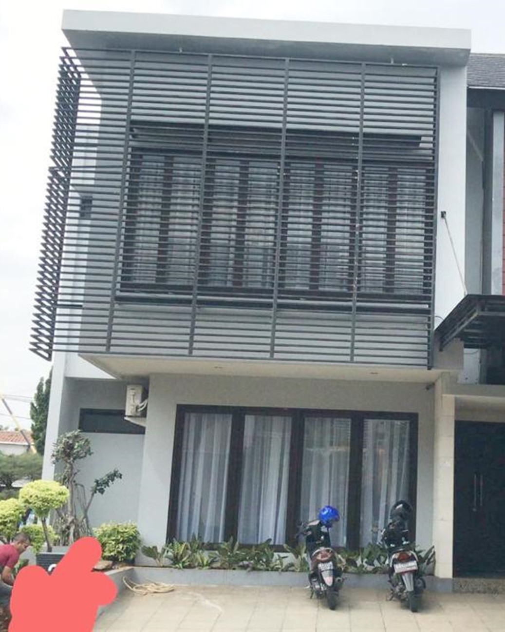 Rumah Dijual di Pondok Labu, Dalam Komplek, 2 Lantai, 4 Kamar Tidur, Ada Kolam Renang