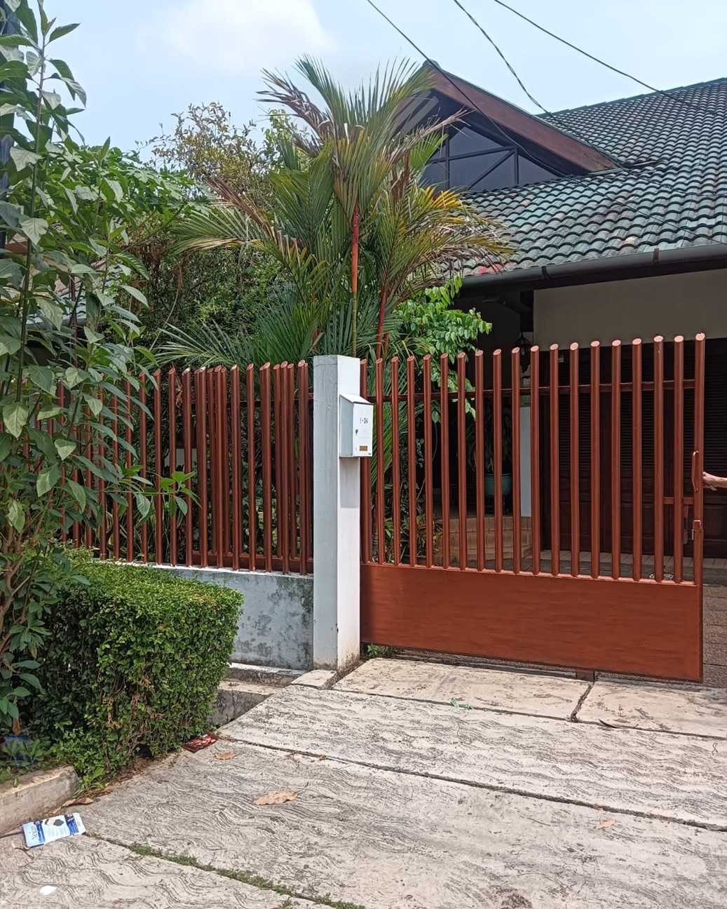 Rumah Dijual di Lebak Bulus, 2 Lantai, Luas 250 m2, 3 Kamar Tidur, Bebas Banjir