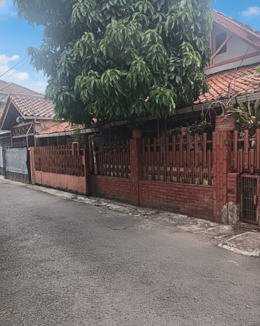 Hitung Tanah! Rumah Lama Lokasi Dekat SCBD dan Widya Chandra. Rumah Dijual di Kebayoran Baru