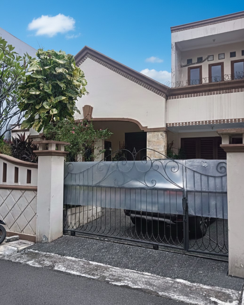 Rumah Dijual di Kebayoran Baru. Lokasi Strategis, dekat ke SCBD. 2 Lantai