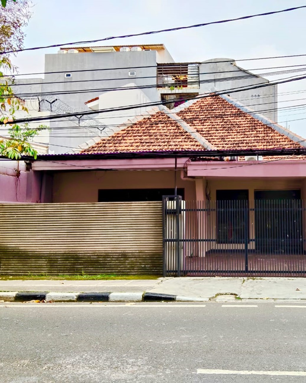 Rumah Dijual di Setiabudi. 1 Lantai, Bekas Kantor