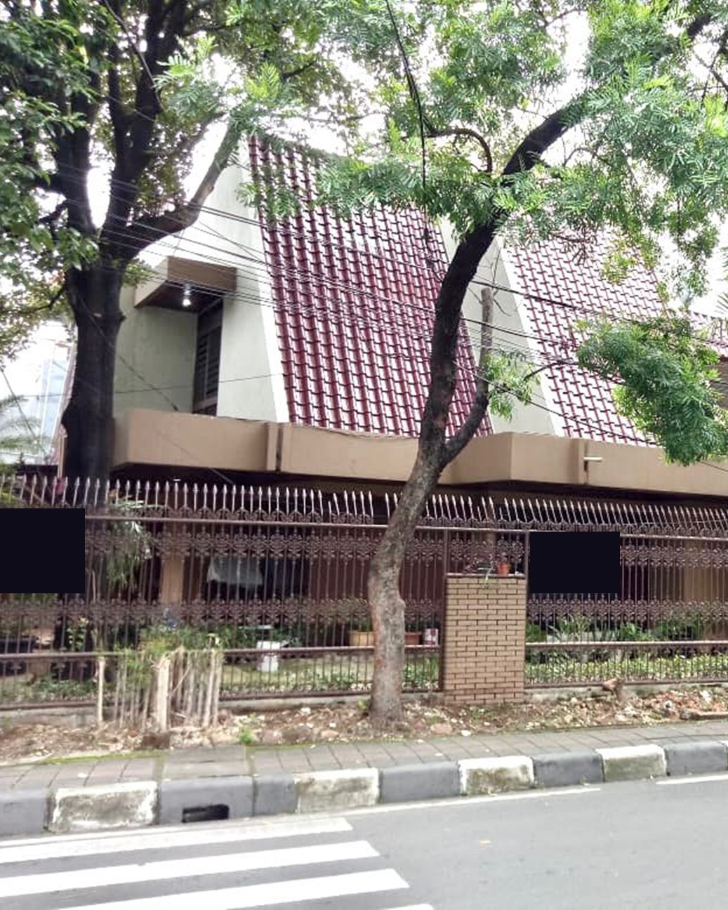 Rumah Dijual di Pejompongan, Lokasi Huk, Ada Rooftop, Bebas Banjir, Tanah Ngantong