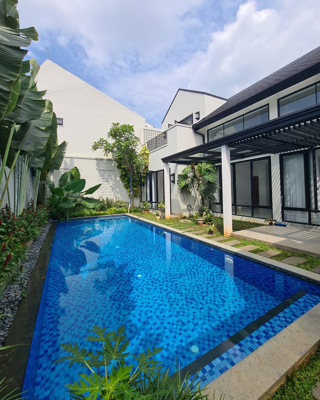 Siap Huni! Rumah 2 Lantai area Selong, Jalan Lebar, Tenang