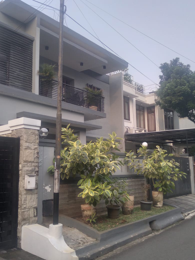 Dijual Rumah Cantik 2 Lantai di Pondok Indah – Dekat Tol TB Simatupang