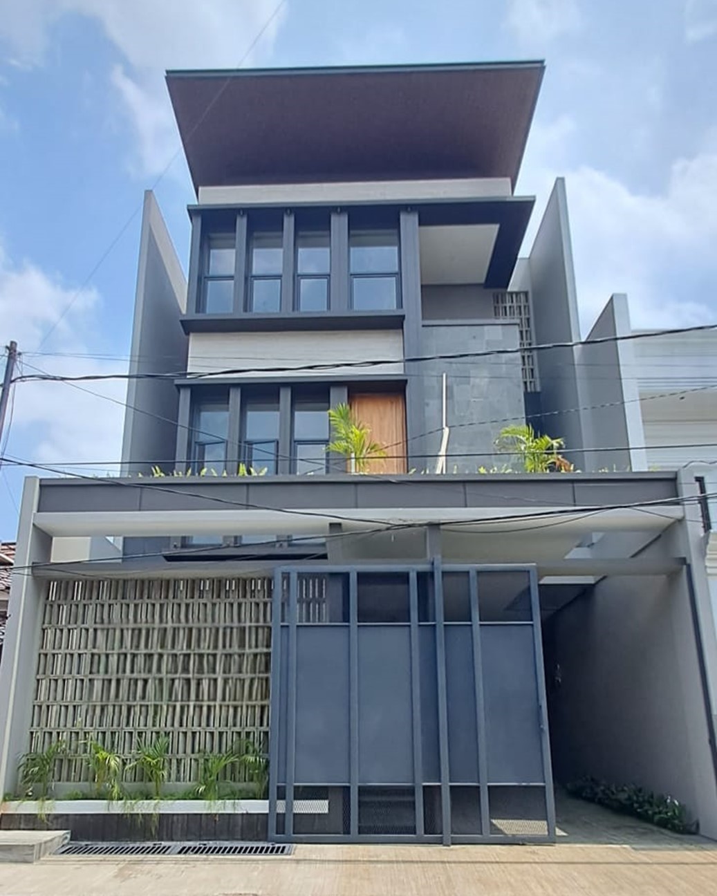 Dijual Rumah Baru 3 Lantai di Pondok Indah – Ada Kamar Tidur di Lantai 1