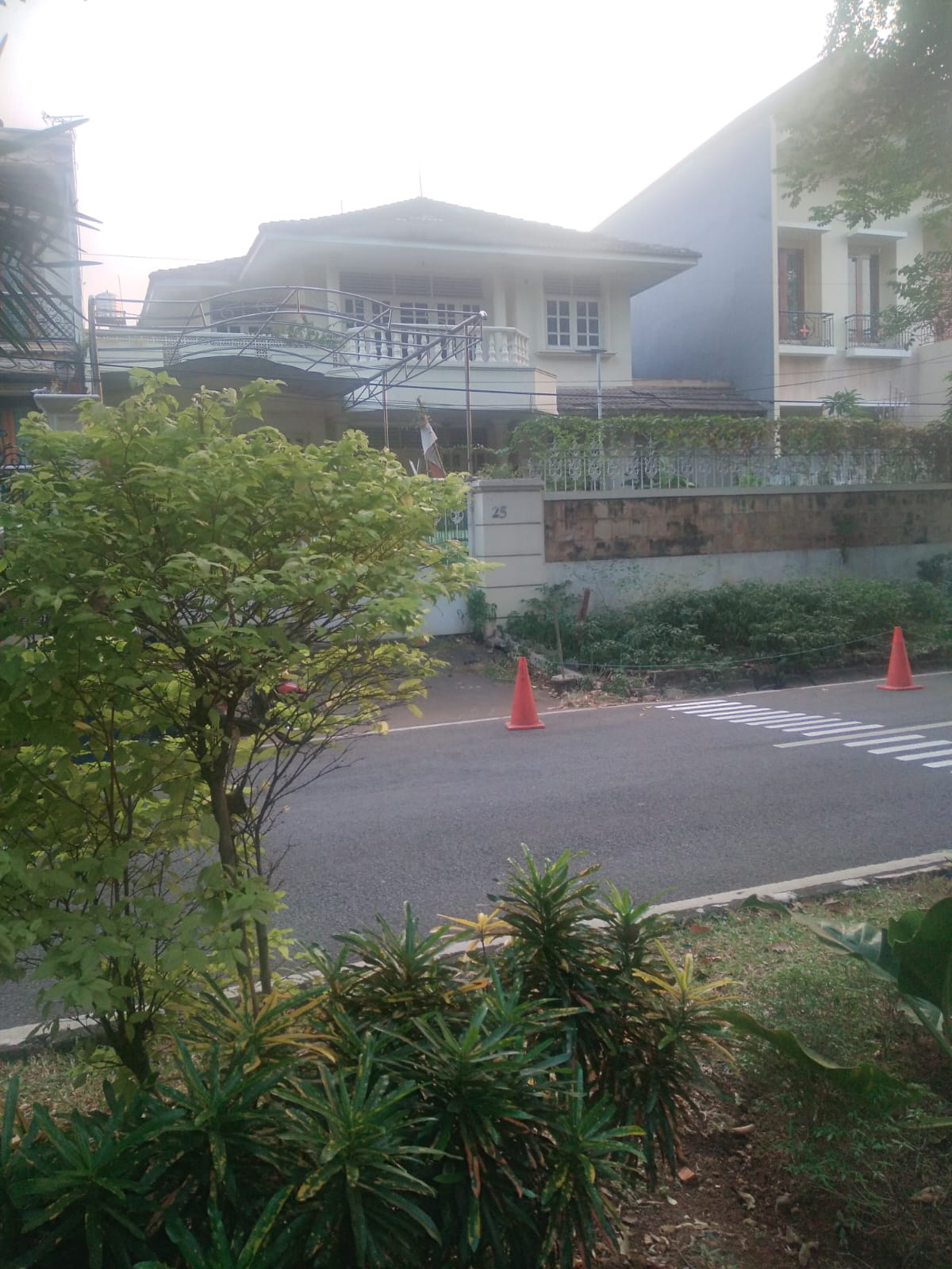 Dijual Rumah Lama 2 Lantai di Pondok Indah – Hitung Tanah, Cocok untuk Hunian atau Investasi