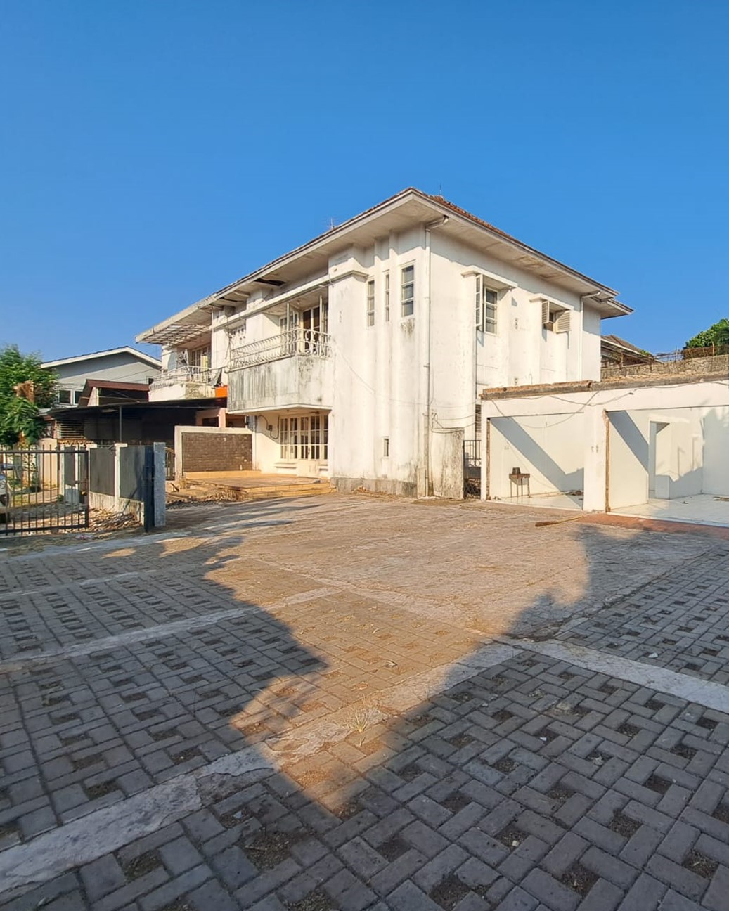 Dijual Rumah Lama Hitung Tanah Area Radio Dalam, 2 Lantai