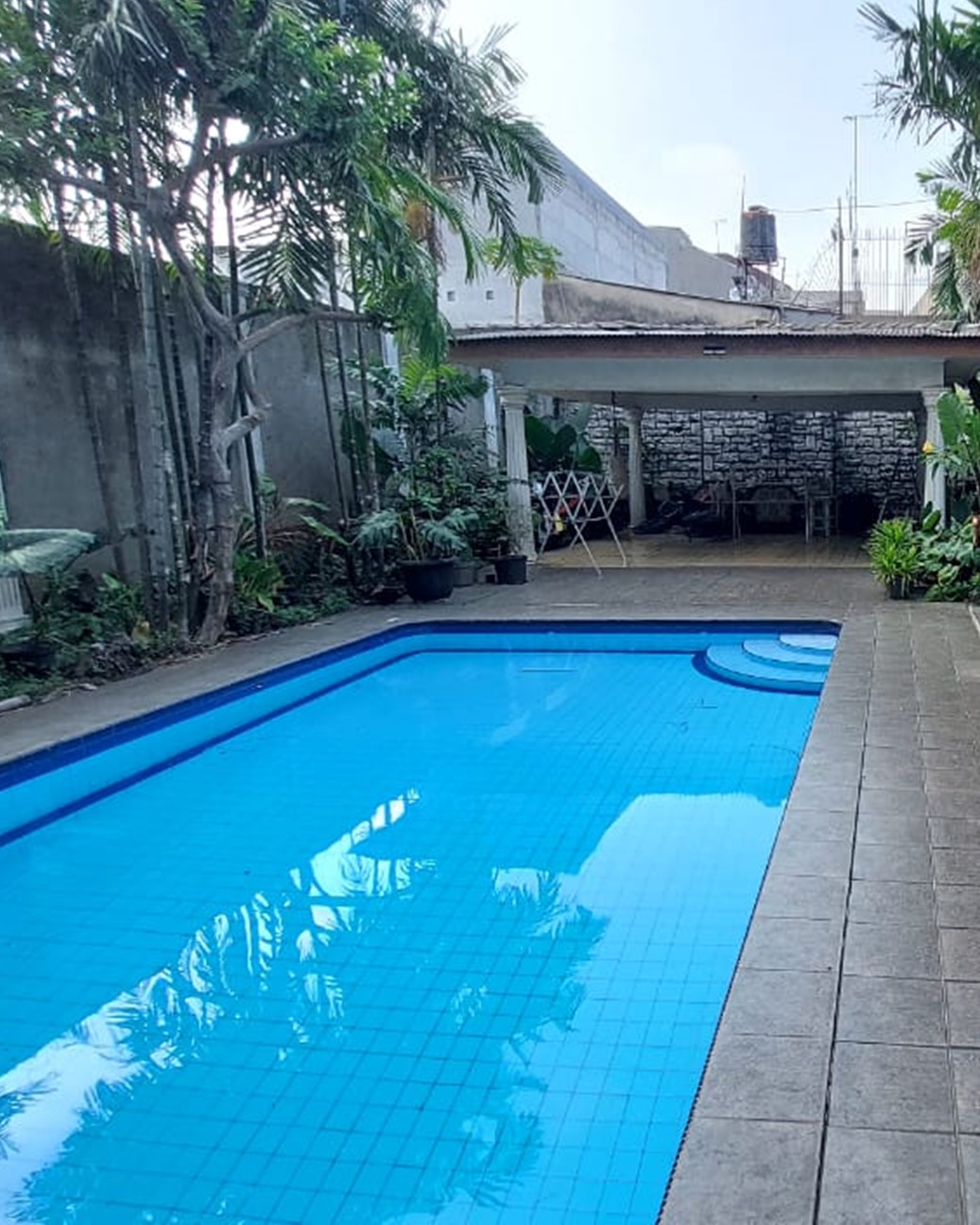Dijual Rumah Area Radio Dalam, Dekat MRT Haji Nawi. Ada Kolam Renang