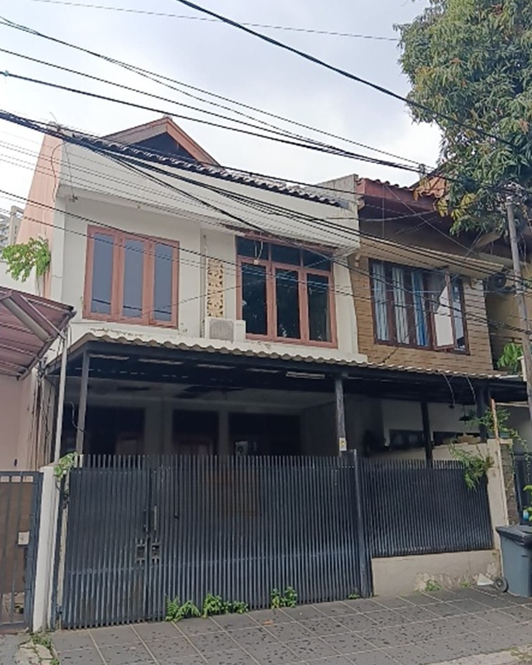 Dijual Rumah Lama di Pondok Indah, Area Pinang, 2 Lantai, Butuh Renovasi