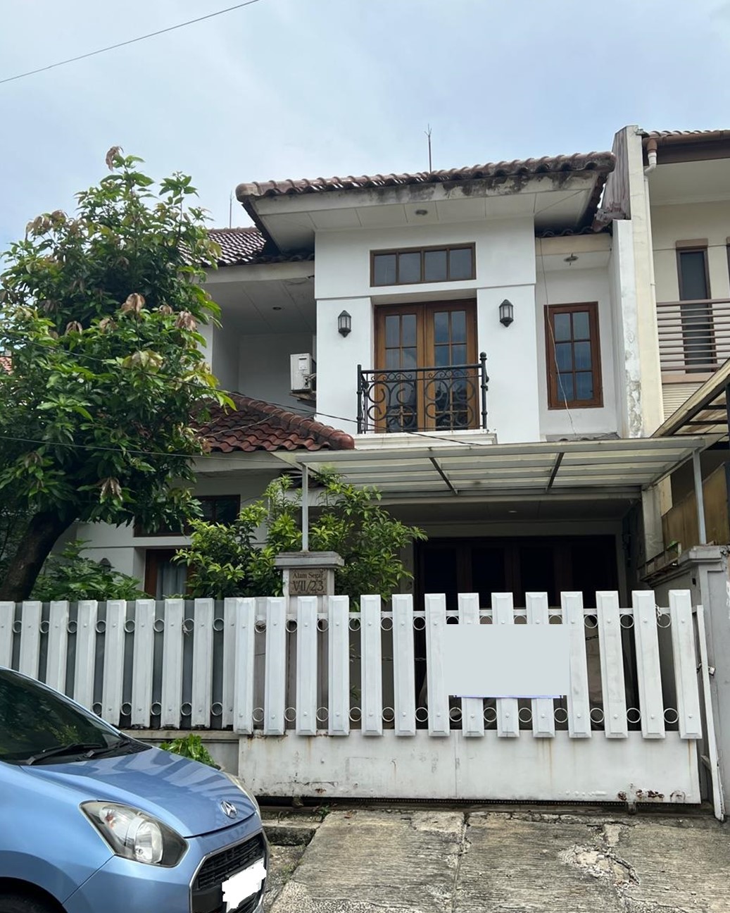 Jual Cepat Rumah di Dekat PIM Pondok Indah – 2 Lantai, Taman, Halaman Depan