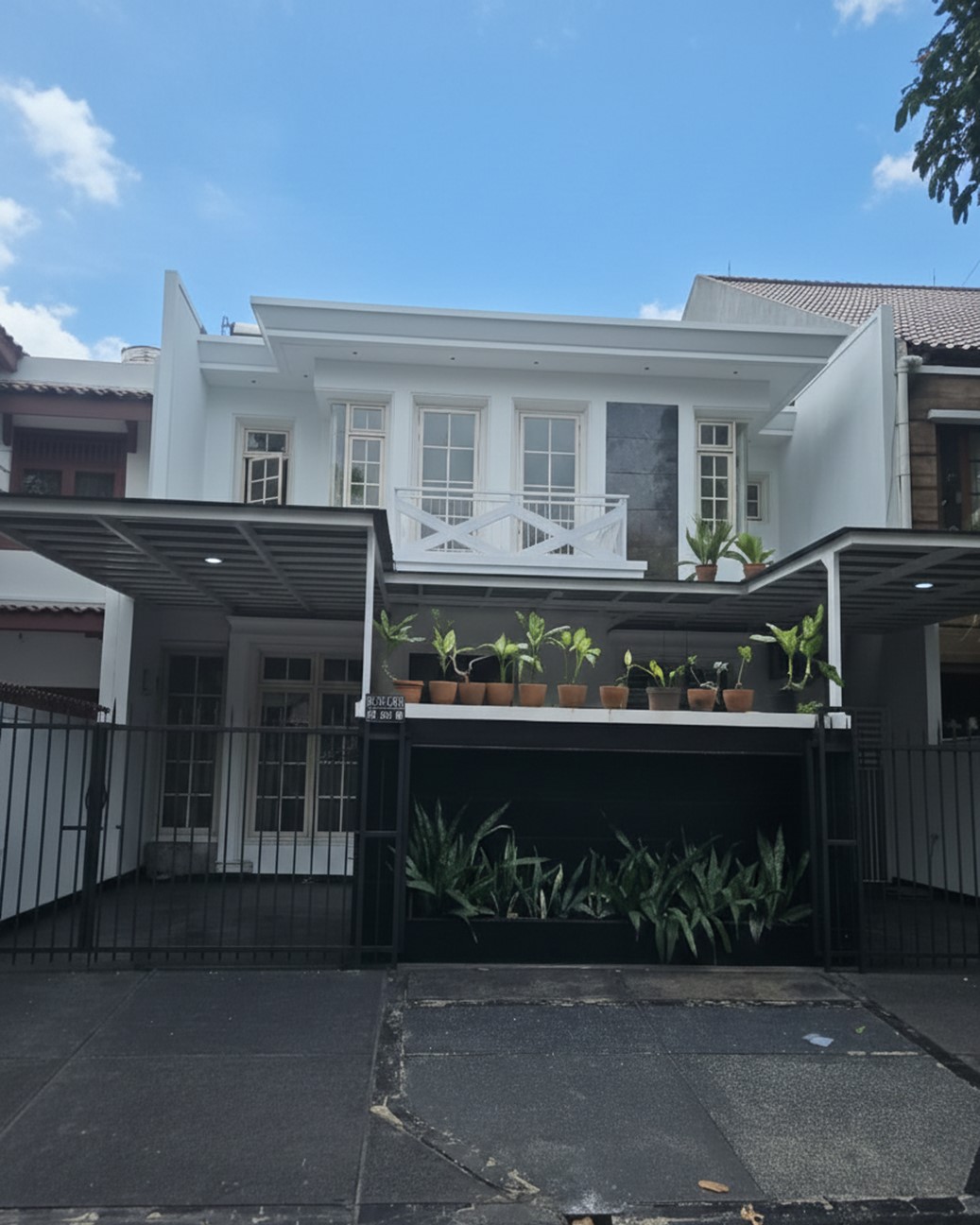 Masterbed di Lantai 1! Rumah 5 Kamar di Pondok Indah – Siap Huni
