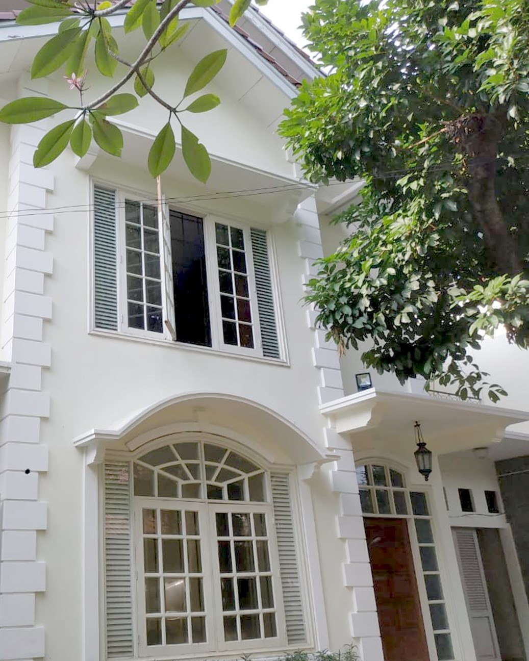 Rumah Dijual di Cilandak, Lengkap dengan Kolam Renang Pribadi