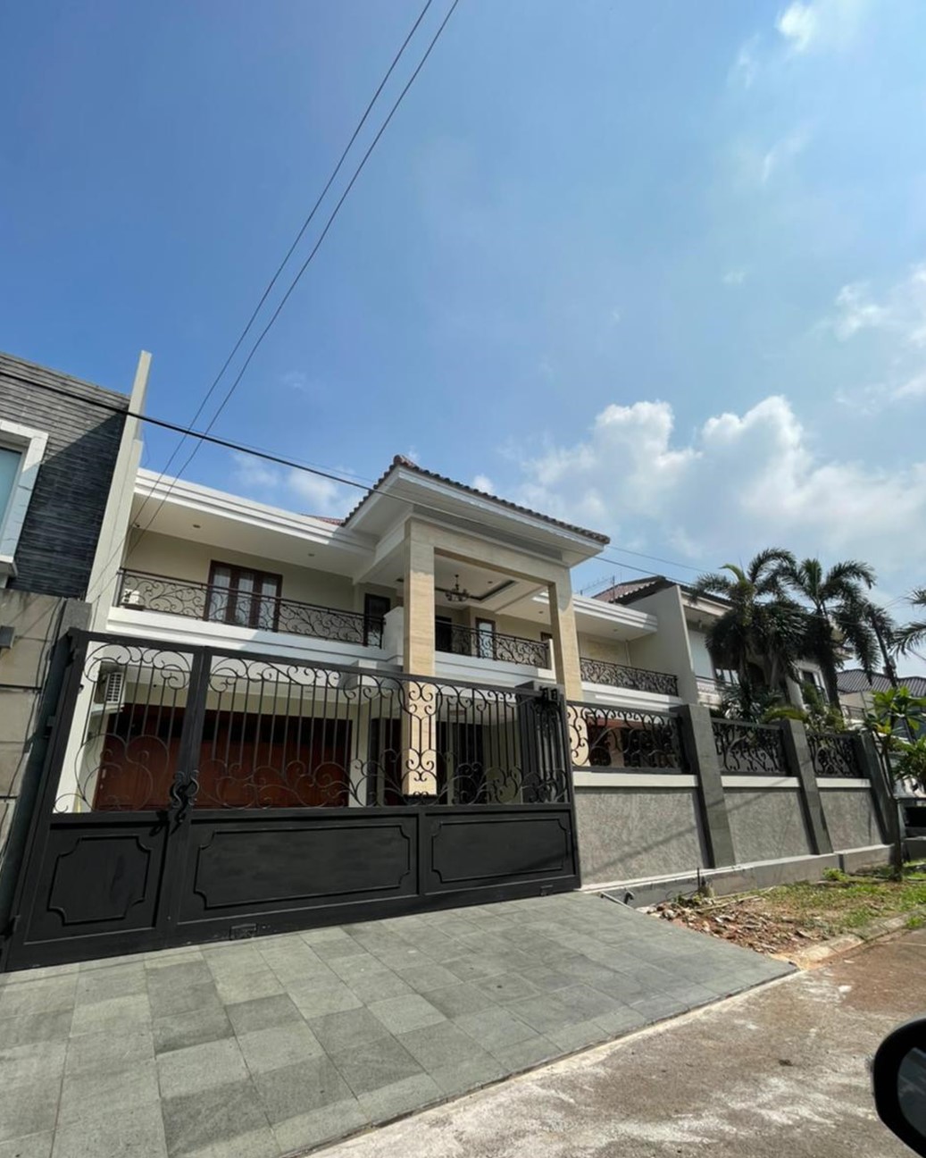 Rumah Dijual di Pondok Indah. Ada Kolam Renang