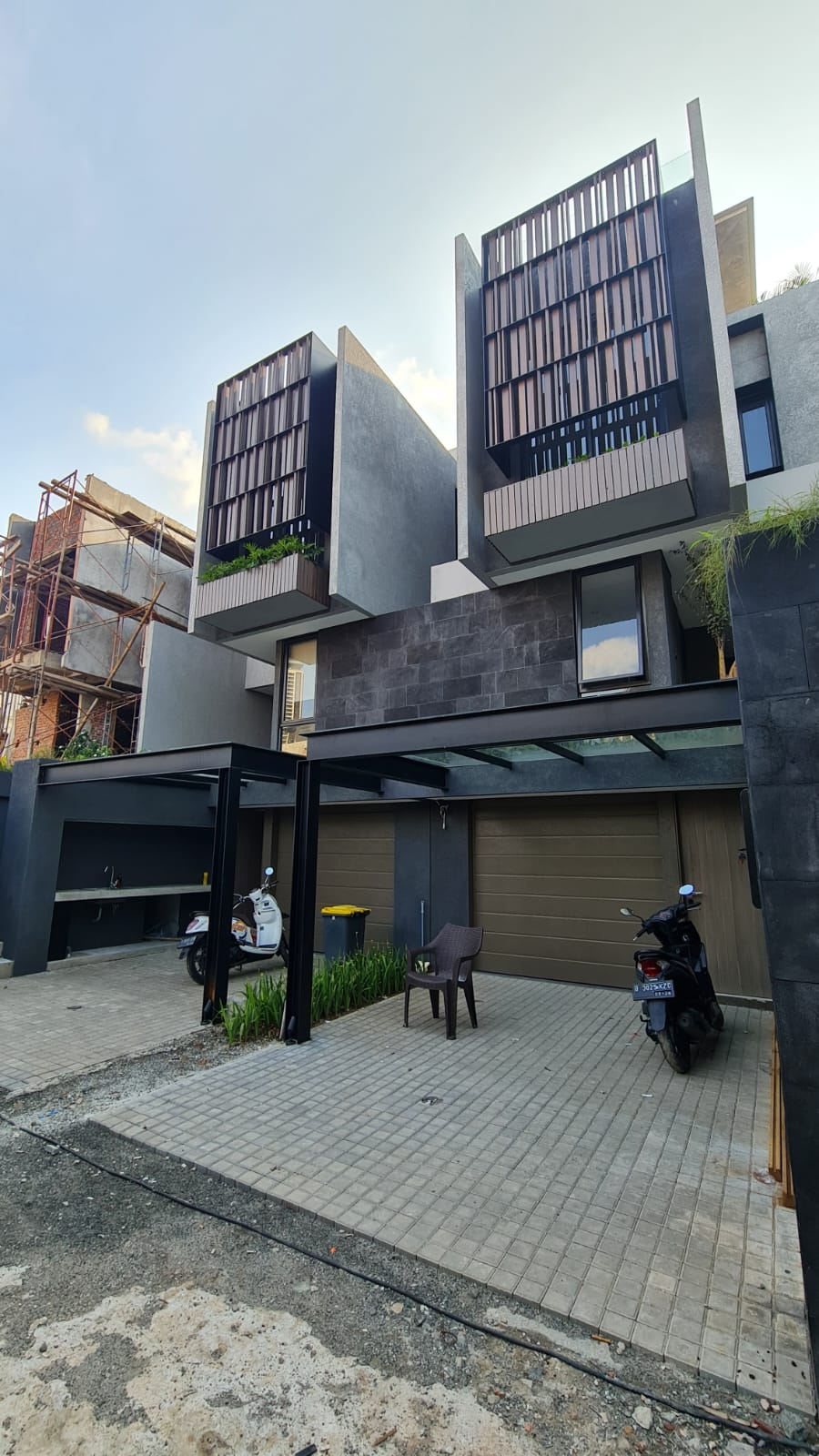 Rumah 3,5 Lantai di Permata Hijau, Brand New, Dalam Town House