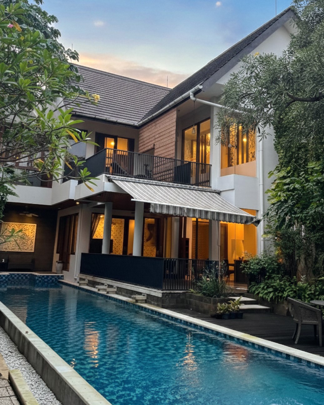 Murah! Akses Mudah ke Tol, Ada Kolam Renang Pribadi. Rumah di Permata Hijau