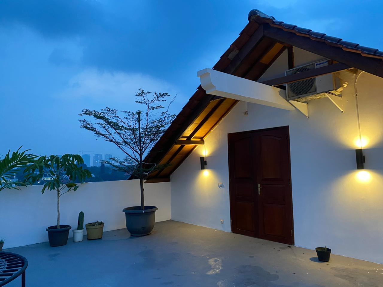 Rumah Besar, Mewah dan Cantik di Cilandak, 4 Lantai, ada Rooftop dan Kolam Renang