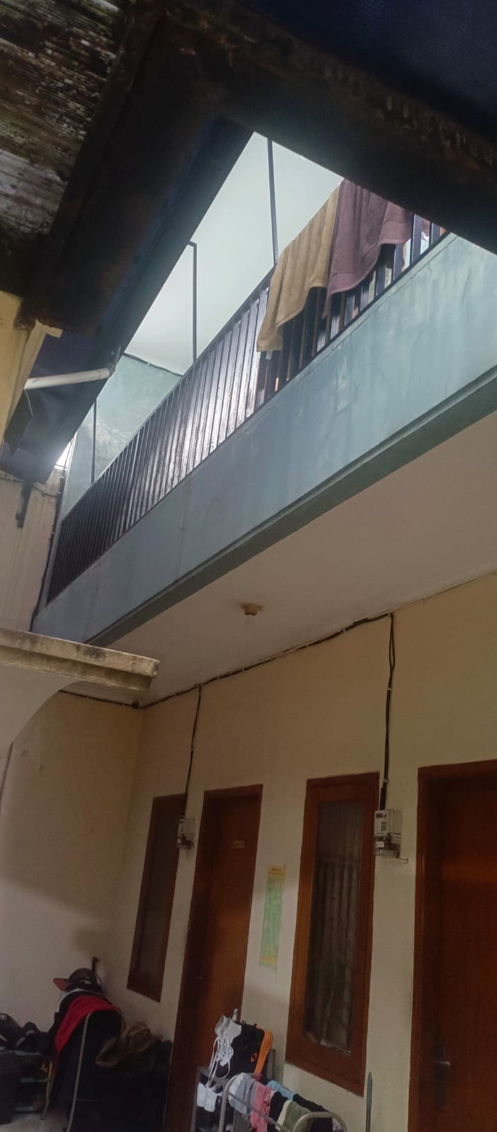 Dijual Rumah Kost2an 15 KT Plus Ruangan Kantor di Lantai Dasar. Dekat Radio Dalam. Unfurnished