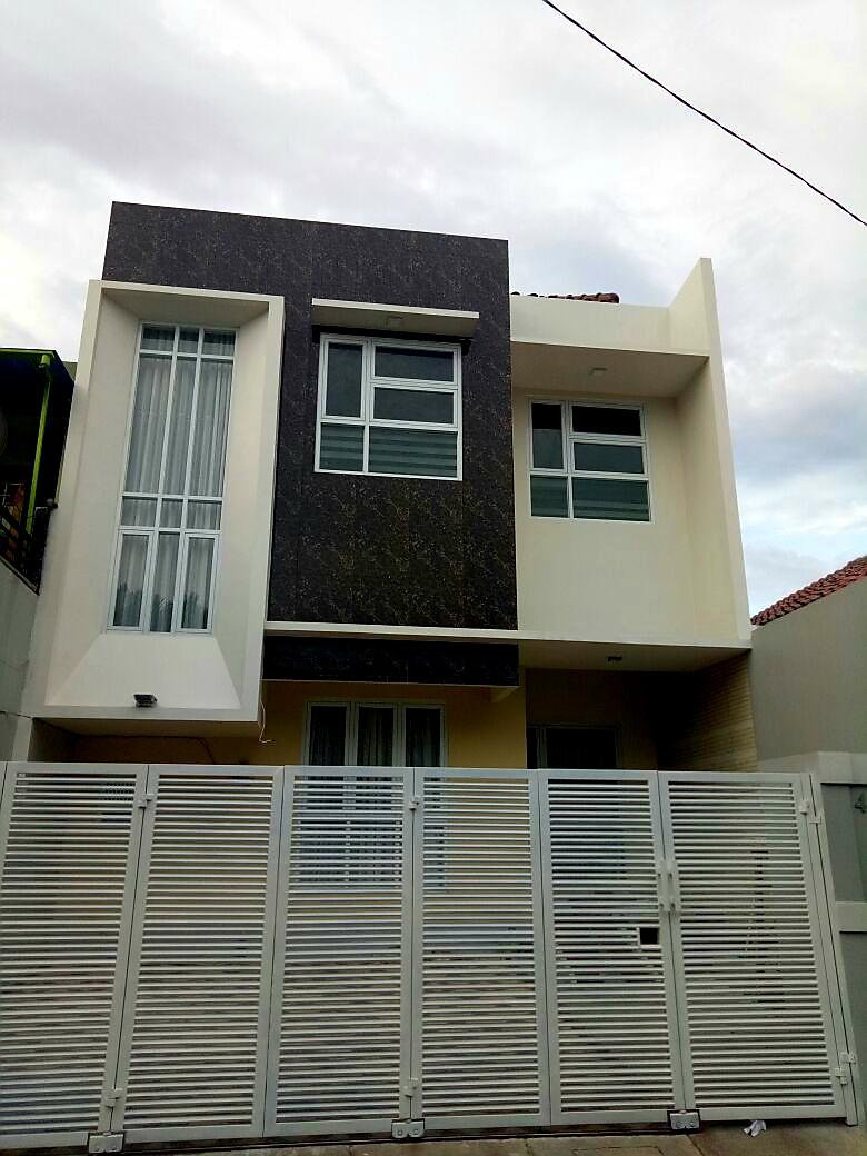 Rumah 2 Lantai Semi Furnished Lokasi strategis dekat ke Tol TB Simatupang & Stasiun Pasar Minggu