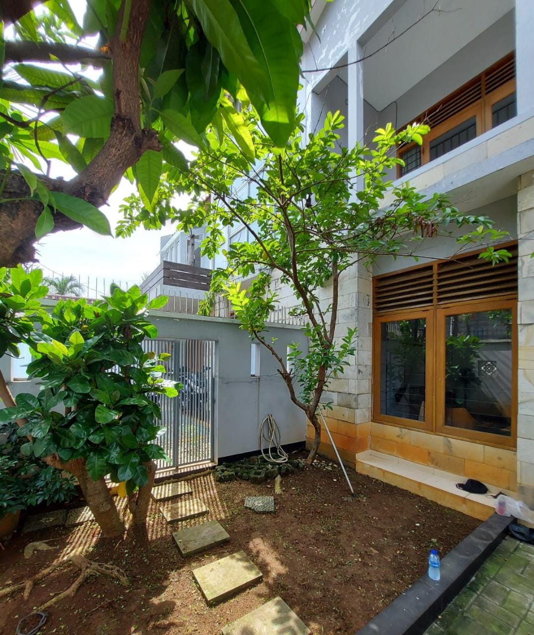 Rumah Dijual di Lebak Bulus, Harga Mendekati NJOP, Selangkah ke MRT Lebak Bulus