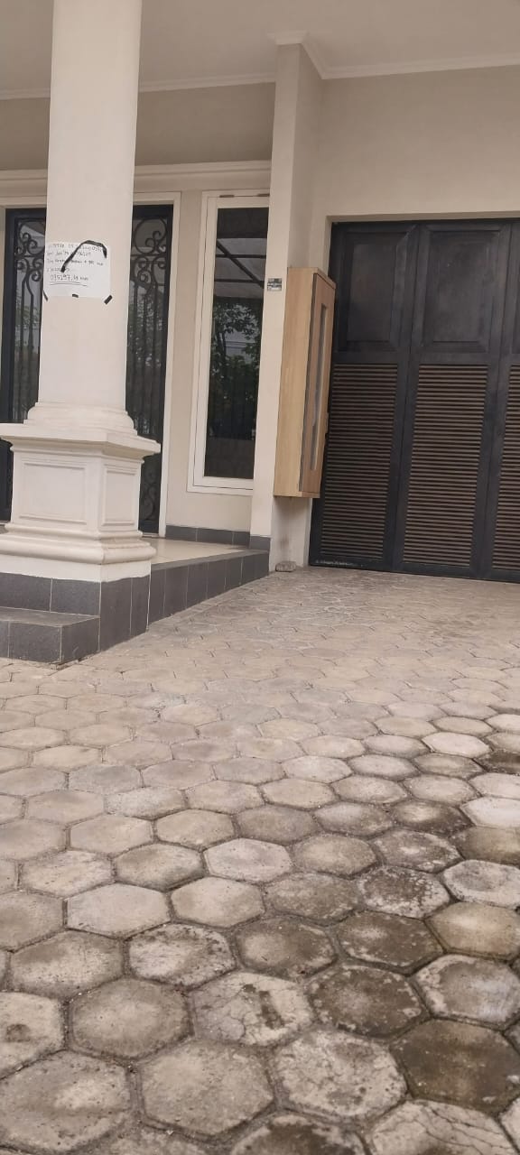 Dijual Rumah Hitung Tanah Di Lebak Bulus. Dipinggi Jalan Raya. Cocok Usaha