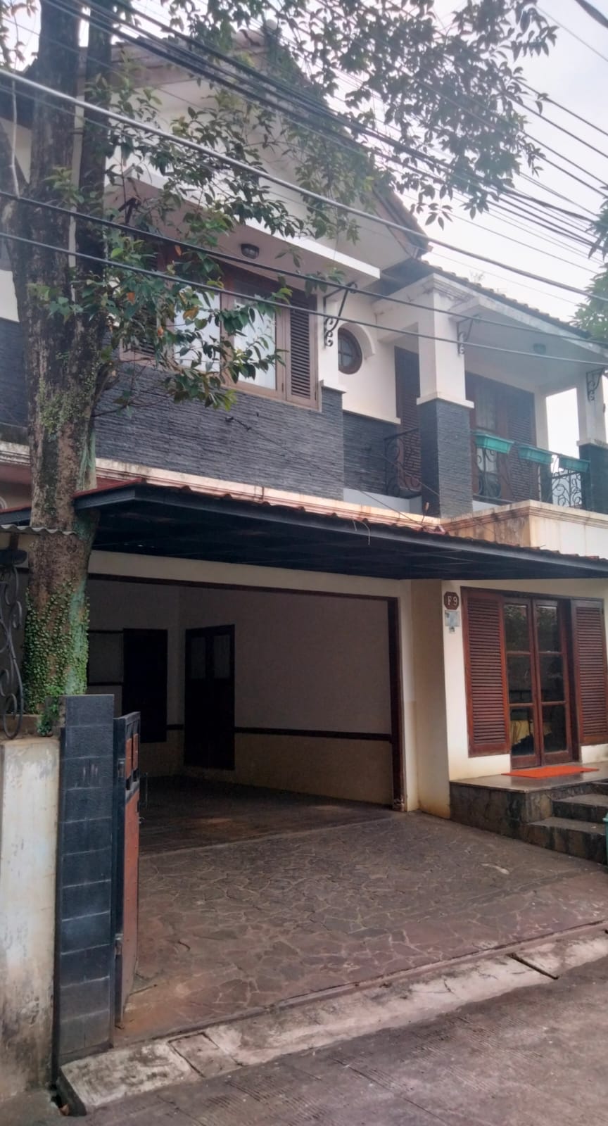 Rumah 2 Lantai Dalam Komplek di Pejaten, Design Arsitek, Lantai Marmer