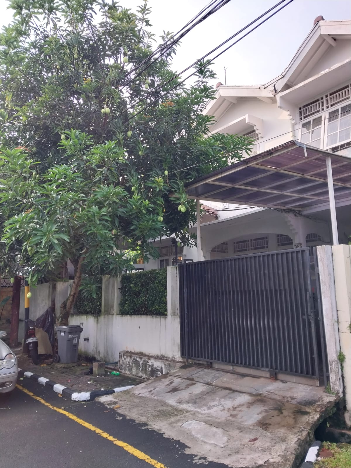 Rumah Dijual di Bintaro Sektor 3, Rumah 2 Lantai, Ada Backyard