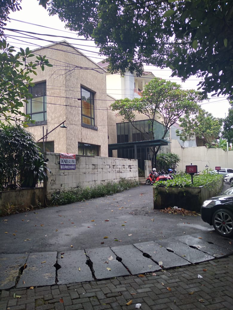 Rumah 2 Lantai Dijual di Villa Delima Lebak Bulus