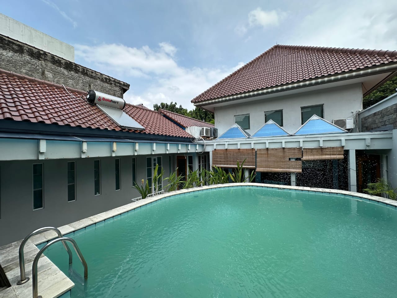 Rumah Dijual di Menteng, Kamar Utama Ada Walking Closet, Ruang Kerja