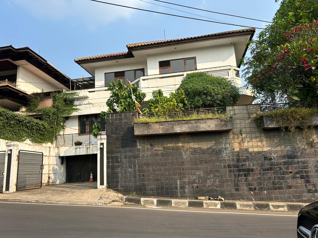 Rumah Dijual di Deplu, Taman Depan Belakang, High Ceiling