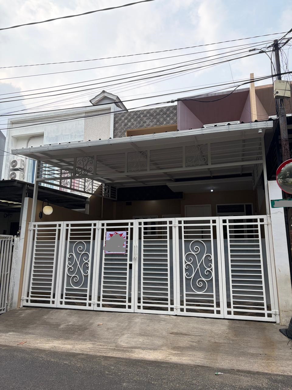 Rumah Sewa 2 Lantai, Unfurnish, Ada AC dan Gudang