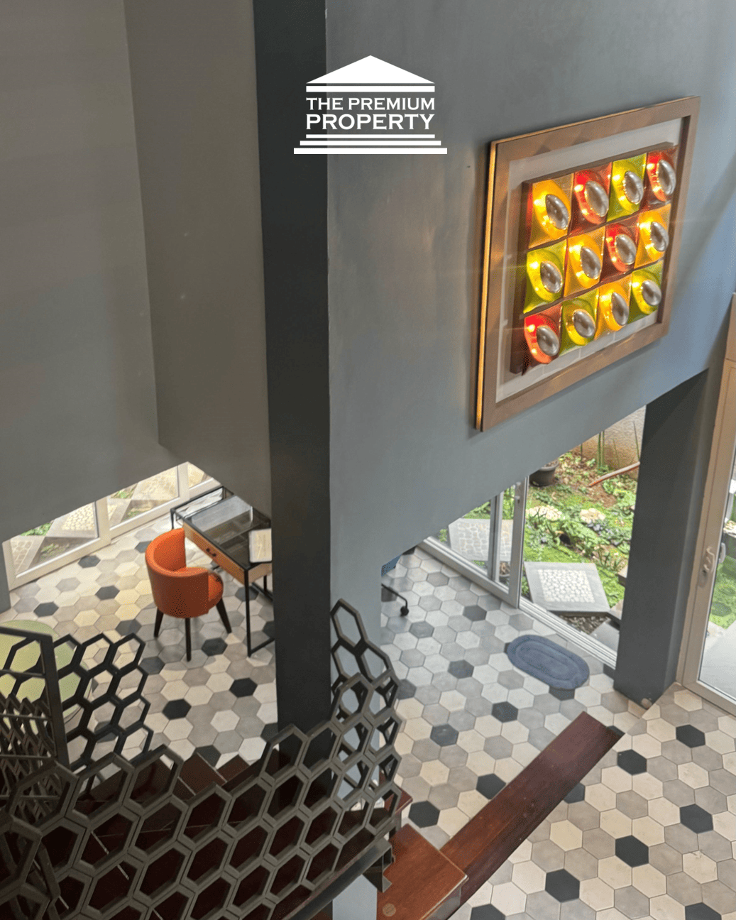 Rumah Siap Huni, 3 Lantai, Cocok Kantor, Lokasi Strategis Dekat Senayan