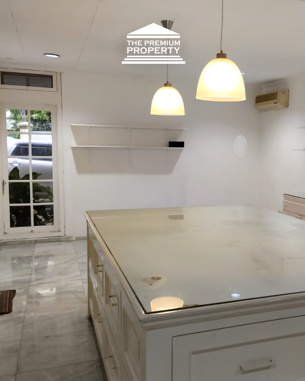 Ada Paviliun. Terletak di jantung kawasan Kuningan!