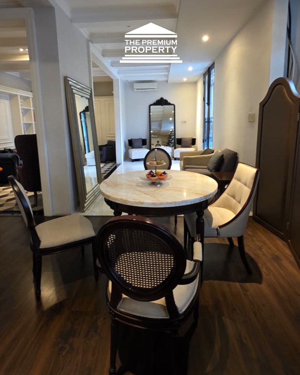 Rumah Sewa Panglima Polim Jakarta Selatan: Parkir 6 Mobil, Jalan 2 Mobil