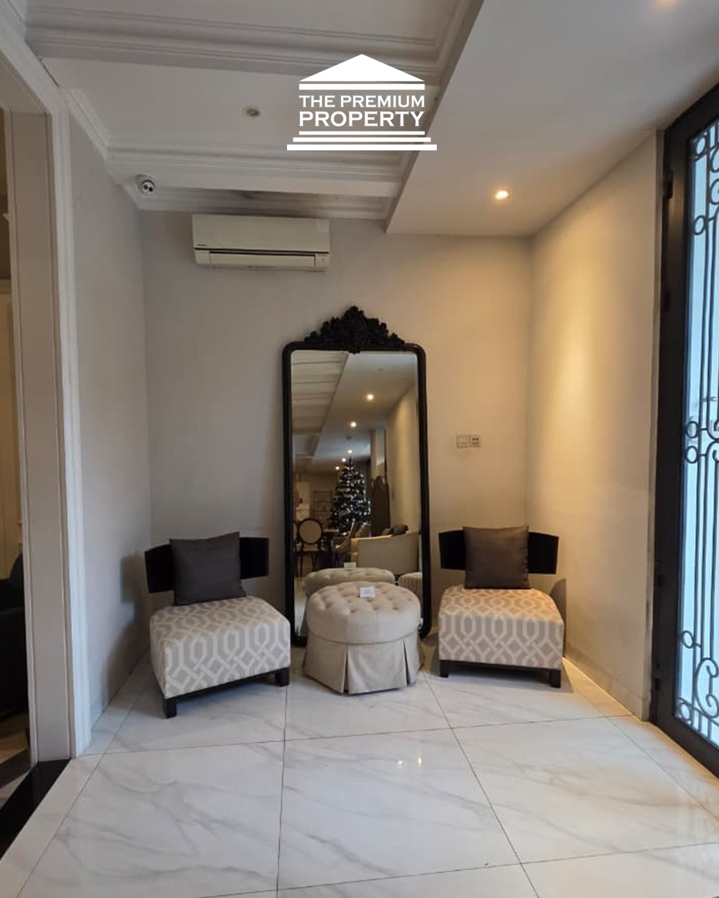 Rumah Sewa Panglima Polim Jakarta Selatan: Parkir 6 Mobil, Jalan 2 Mobil