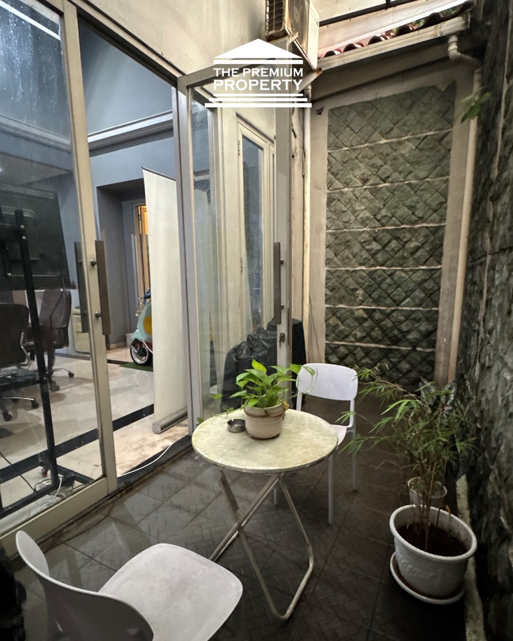 Rumah di Lokasi Strategis Kebayoran Baru – Posisi Huk, Cocok Kantor & Klinik