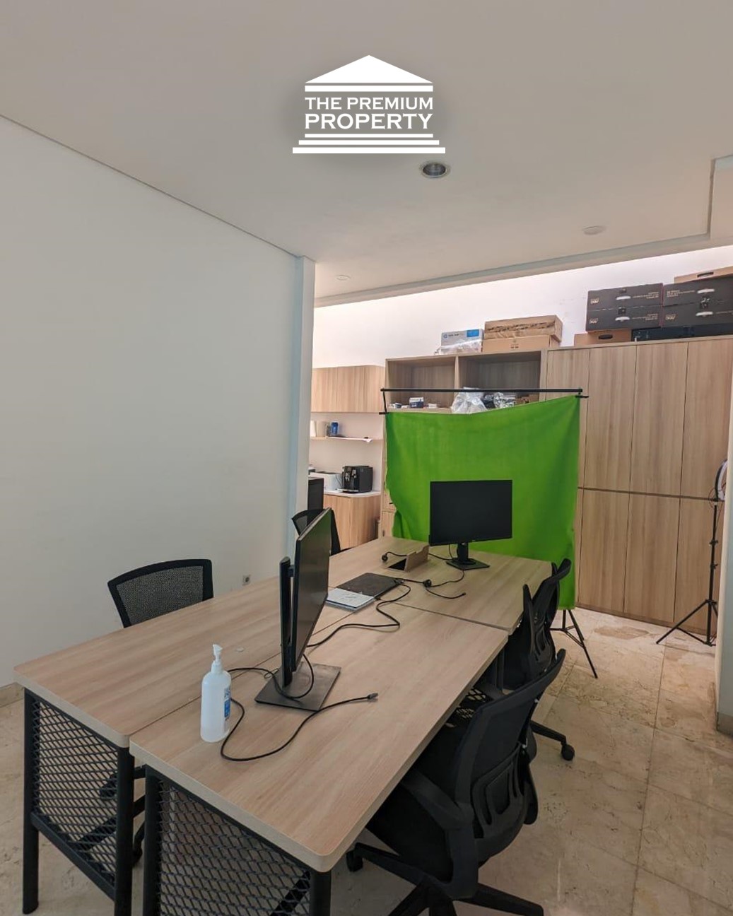Rumah Kantor Strategis di Area Senopati – Private Pool, Parkir 6 Mobil, Listrik 23rb Watt