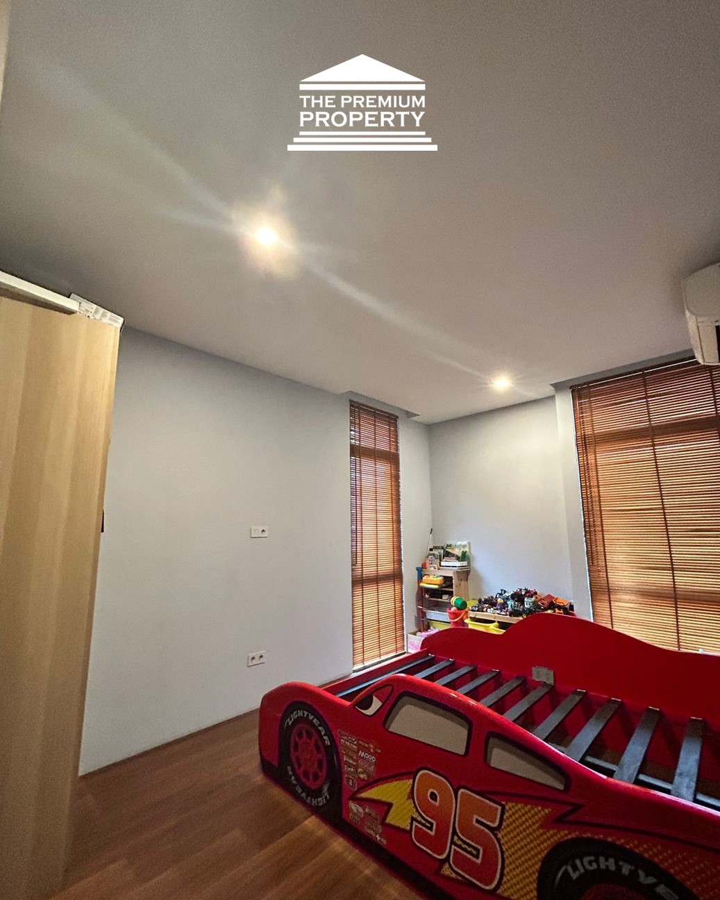 Rumah Mewah Pondok Indah Tersewa – ROI Jelas, Desain Estetik, Ada Solar Panel