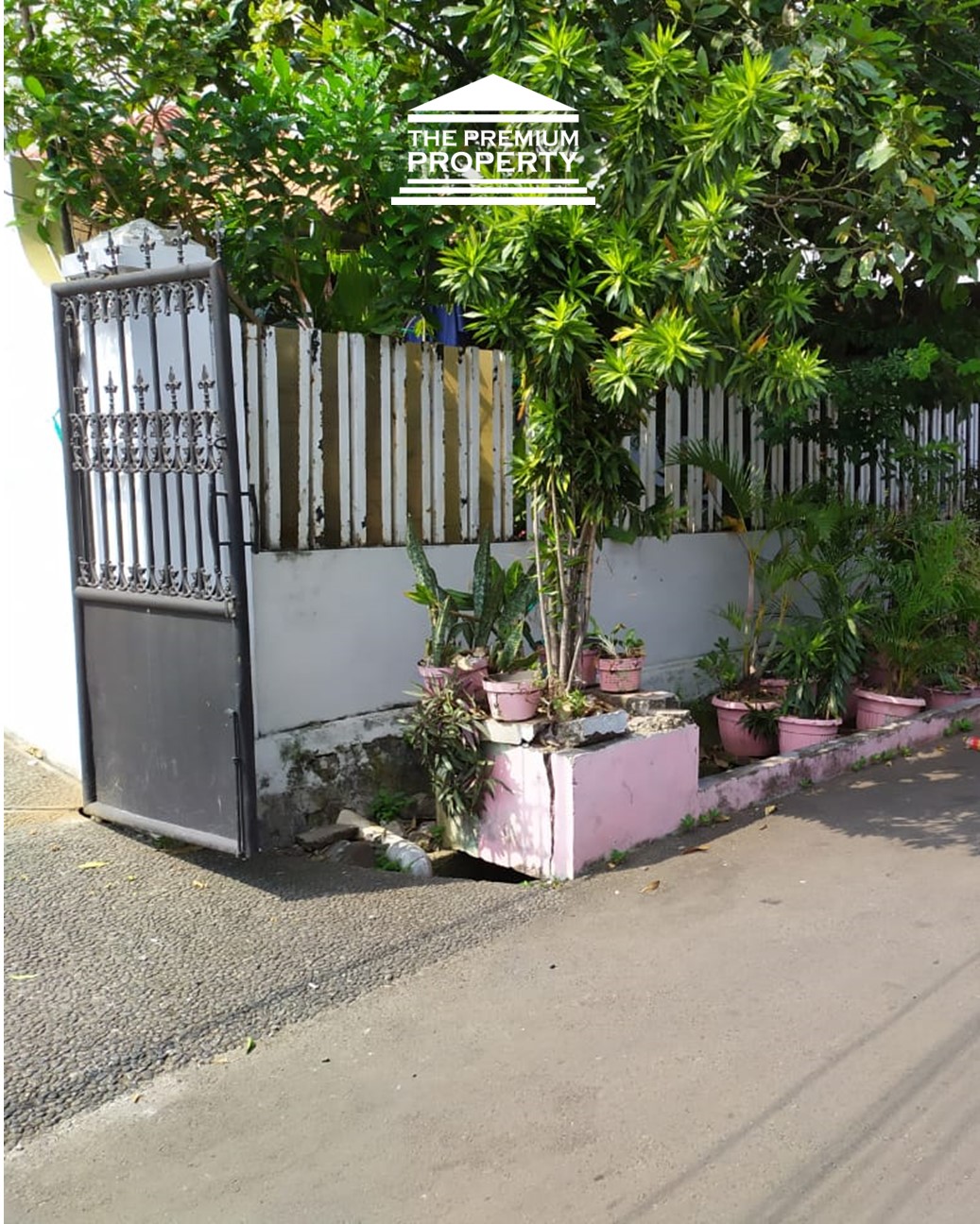 Rumah Hitung Tanah Luas 298m2 di Kebayoran Baru Selatan - SHM Langka