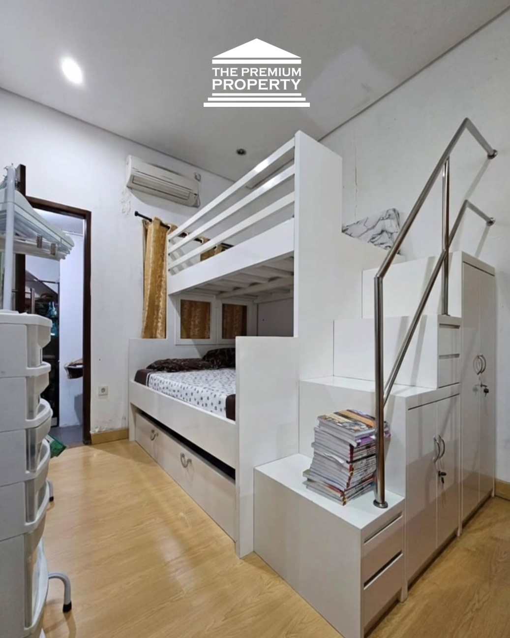 Dijual Rumah Kebayoran Baru Area Wijaya, 3 Lantai SHM Lokasi Premium