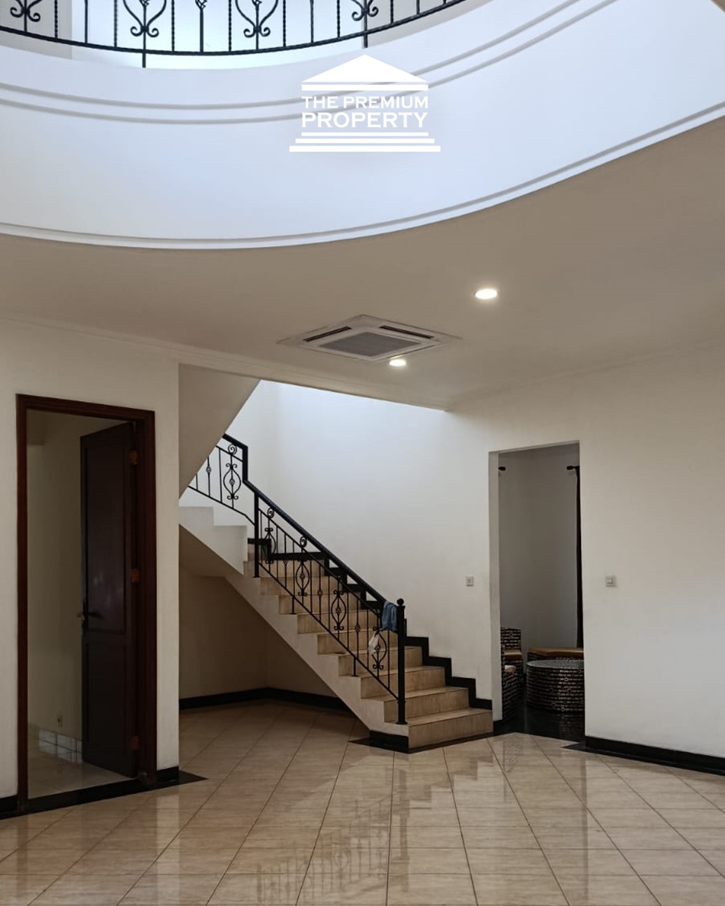 Rumah 2 Lantai Siap Huni Area Pakubuwono, 6 Kamar Tidur