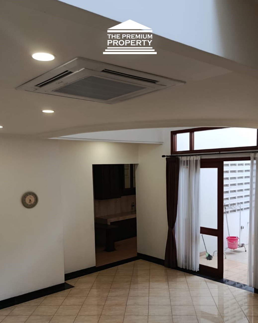 Rumah 2 Lantai Siap Huni Area Pakubuwono, 6 Kamar Tidur