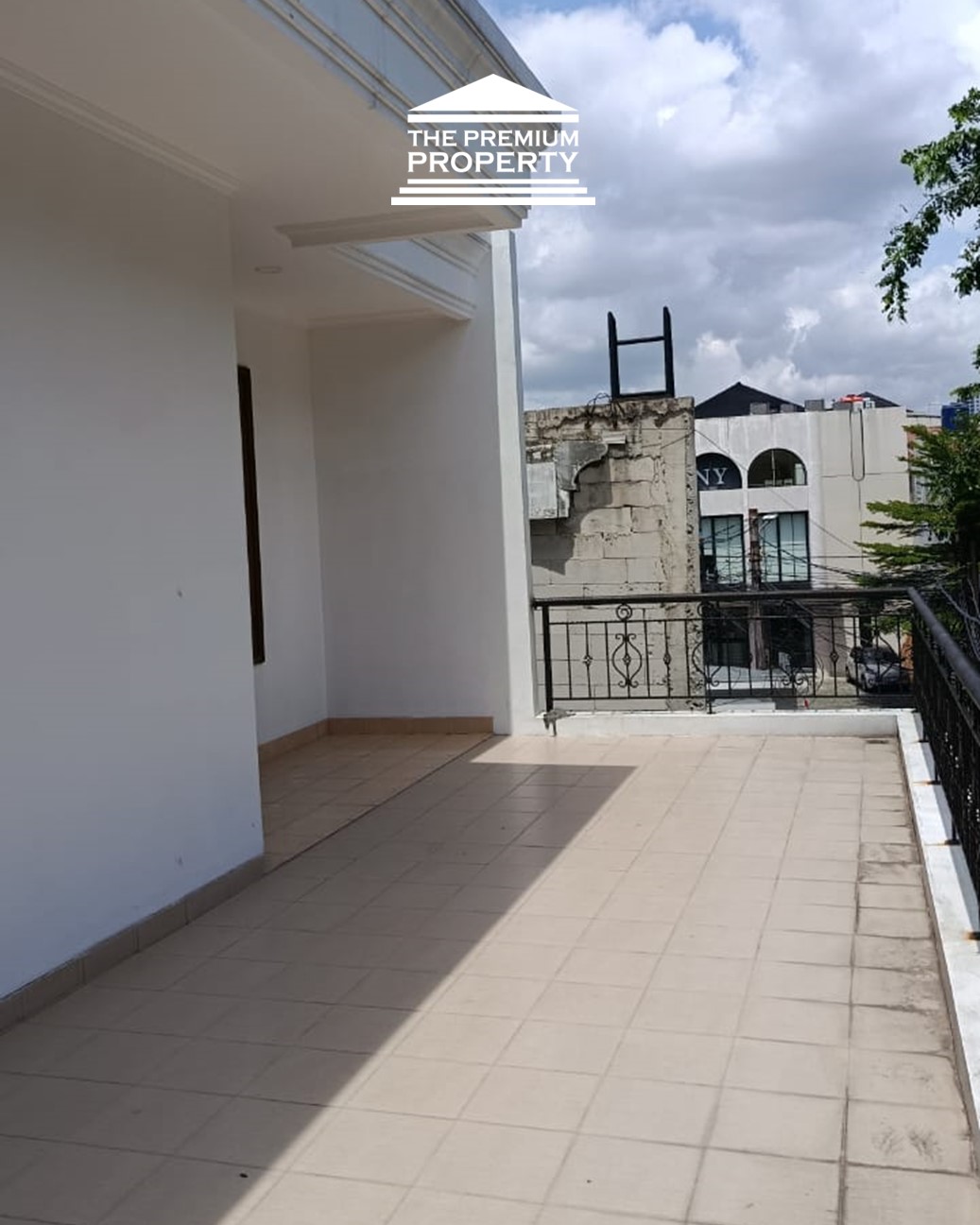 Rumah 2 Lantai Siap Huni Area Pakubuwono, 6 Kamar Tidur