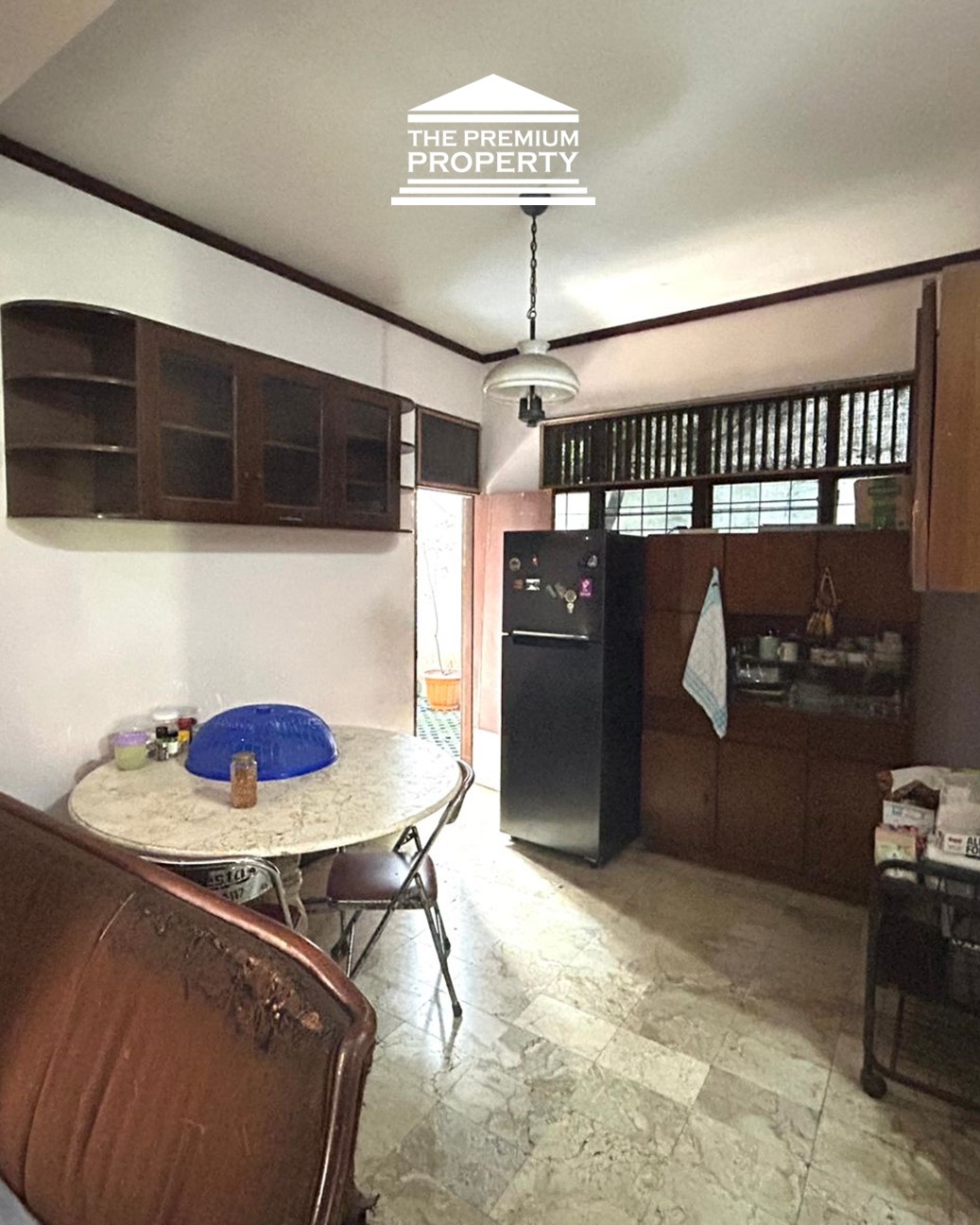 Dijual Rumah Lama 2 Lantai di Pasar Minggu. 250 meter ke McD Jati Padang