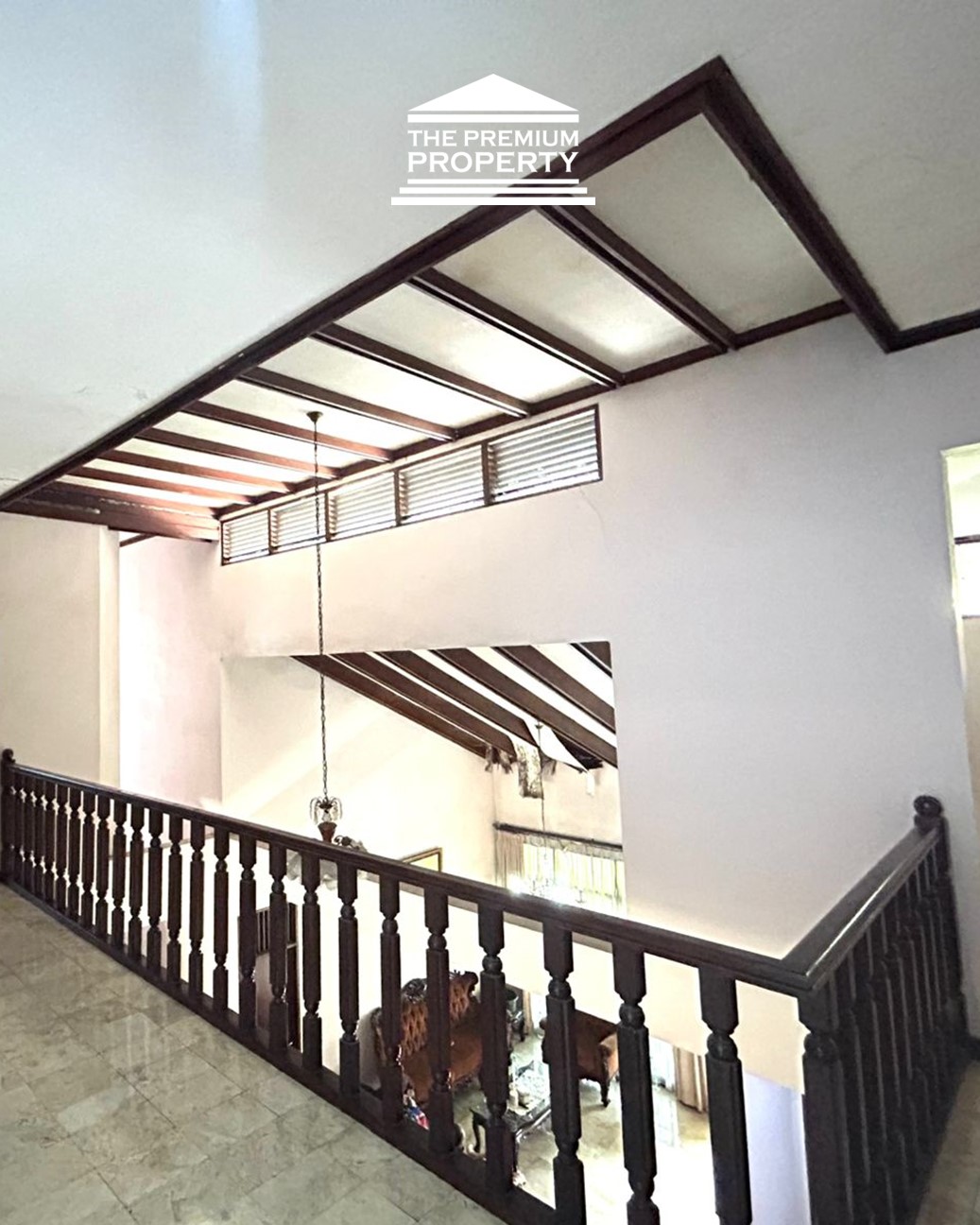 Dijual Rumah Lama 2 Lantai di Pasar Minggu. 250 meter ke McD Jati Padang