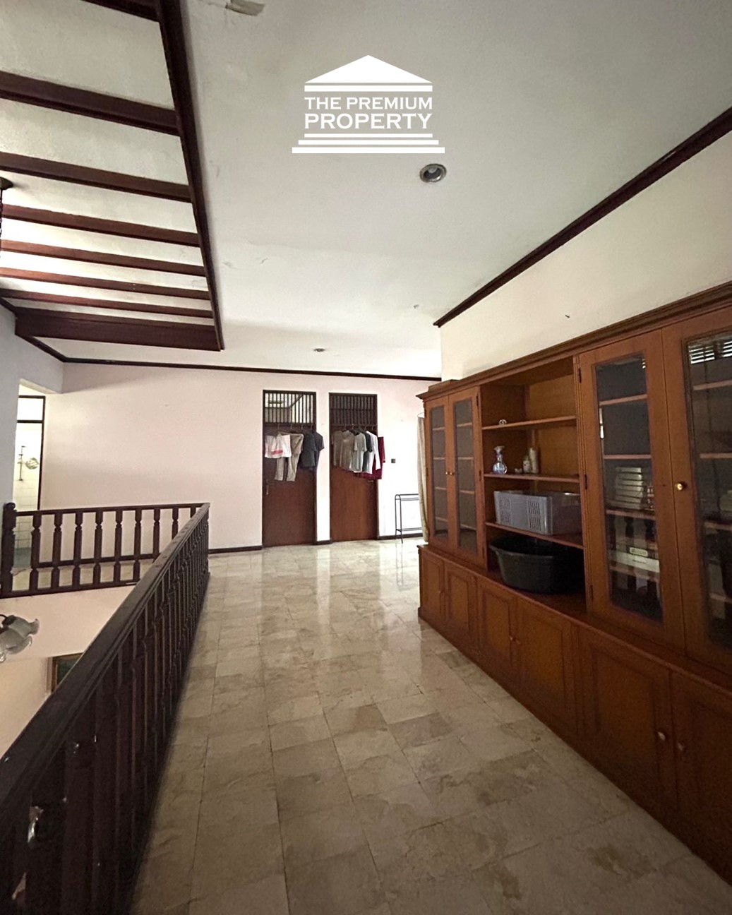 Dijual Rumah Lama 2 Lantai di Pasar Minggu. 250 meter ke McD Jati Padang