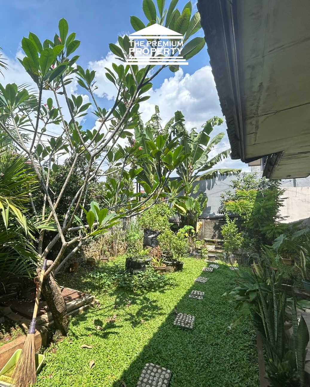 Dijual Rumah Lama 2 Lantai di Pasar Minggu. 250 meter ke McD Jati Padang