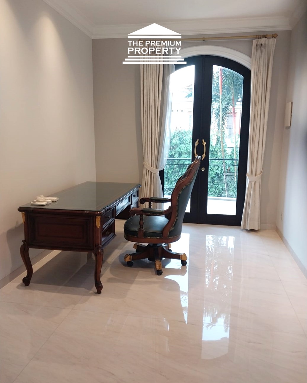 Rumah Dijual di Pondok Indah, area Favorit, Brand New, Semi Furnished, ada Kolam Renang