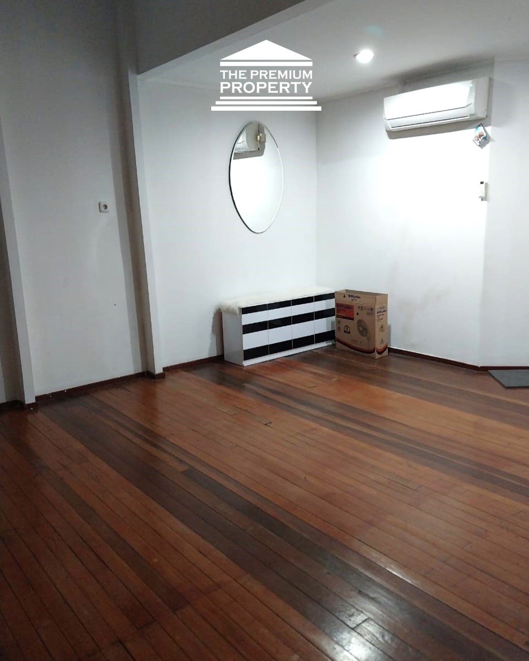 Rumah Dijual di Pondok Indah, 2,5 lantai, Siap Huni